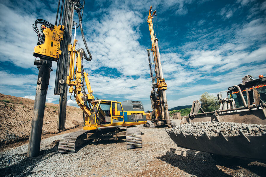 Excavadora con piedras